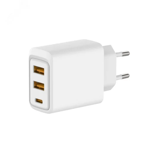 Устройство сетевое зарядное с двумя портами USB-A и одним портом USB-C, 10Вт — фото изделия