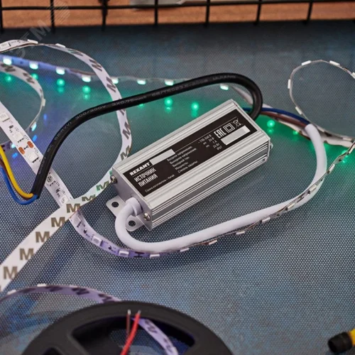 Источник питания тонкий 220 V AC/24 V DC 1 А 24 W с проводами, влагозащищенный (IP67) — фото изделия